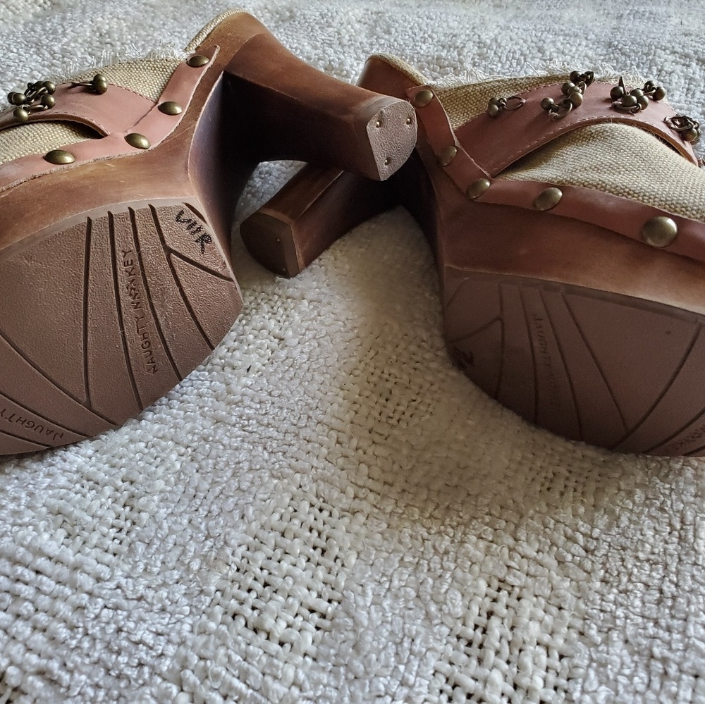 Naughty Monkey Woman's Clogs, 7.5 - Picture 3 of 5